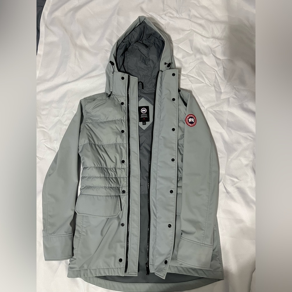 Canada goose light gray jacket medium size for men